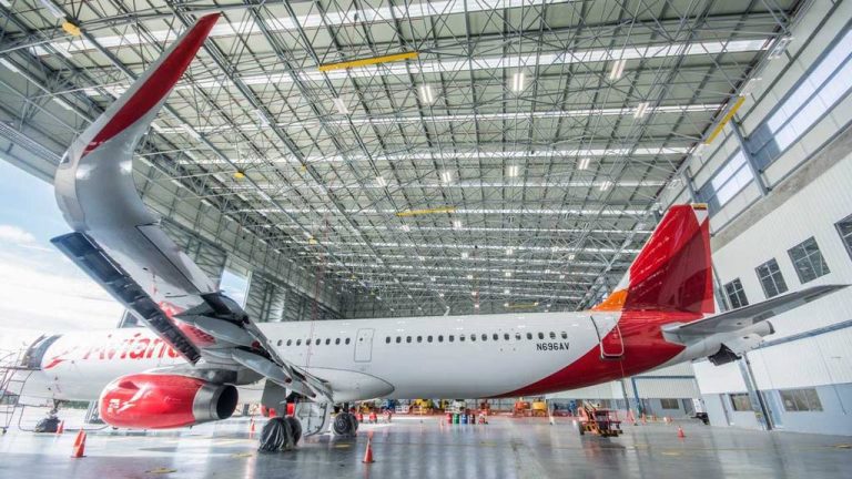 Por decisiones para superar contingencia, Avianca tuvo que devolver 7.000 franjas horarias