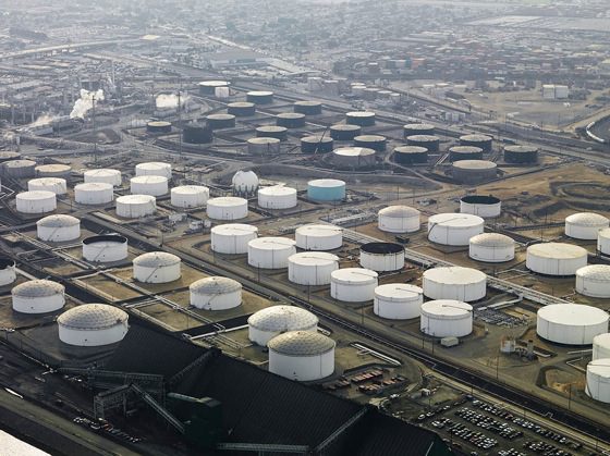Inventarios de petróleo API empujan precios del barril
