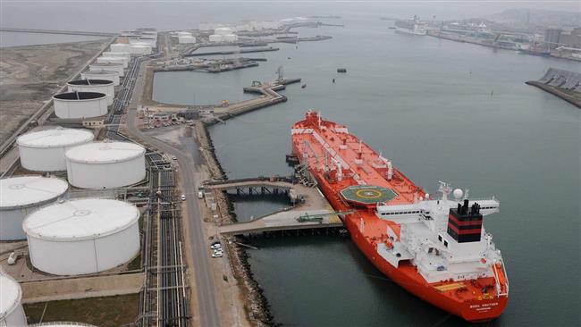 Aumentan inventarios de petróleo crudo, pero caen fuerte los de gasolina y destilados