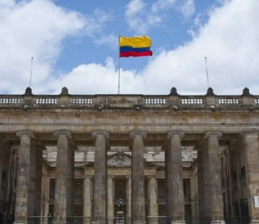 Senado aprueba ampliar cupo de endeudamiento de Colombia