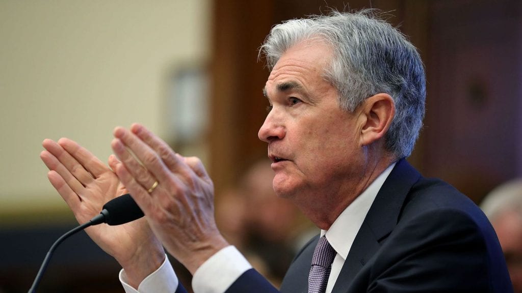 Powell de la Fed apoya aumentos graduales de tasas en EEUU