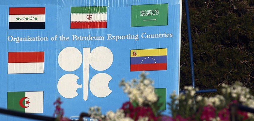 Producción de Opep subió en septiembre, pero recorta estimación de demanda para 2019