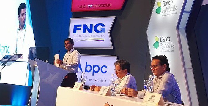 Dos propuestas para mejorar la relación de los clientes con sus bancos