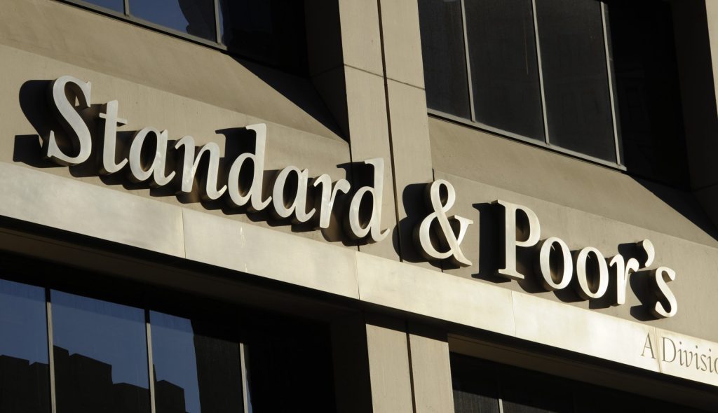 S&P colocó calificaciones de Argentina en revisión especial negativa
