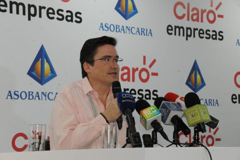 Bancos analizan reducir costos de transferencias financieras, pero no eliminarlos