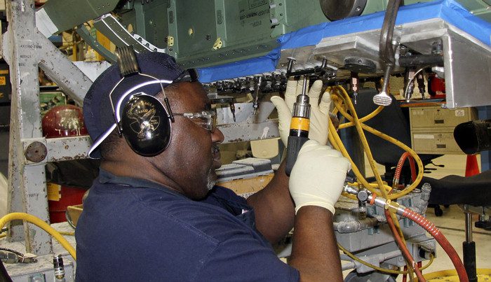 El crecimiento del empleo en EE. UU. se desacelera en julio; la tasa de desempleo cae