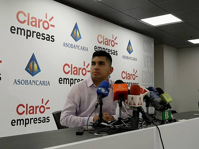 Ministro de Vivienda, operado de urgencia en Bogotá