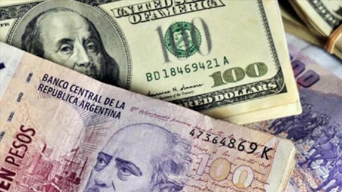 Peso argentino y dólar
