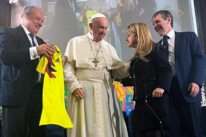Iniciativa del Papa Francisco en Colombia, liderada por Elsa Noguera, ha beneficiado a 30 mil niños y jóvenes