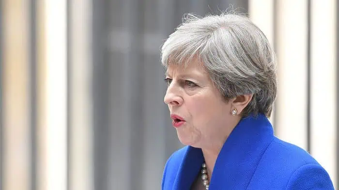 Unos 50 parlamentarios se plantean destituir a la primera ministra británica May Unos 50 parlamentarios se plantean destituir a la primera ministra británica May