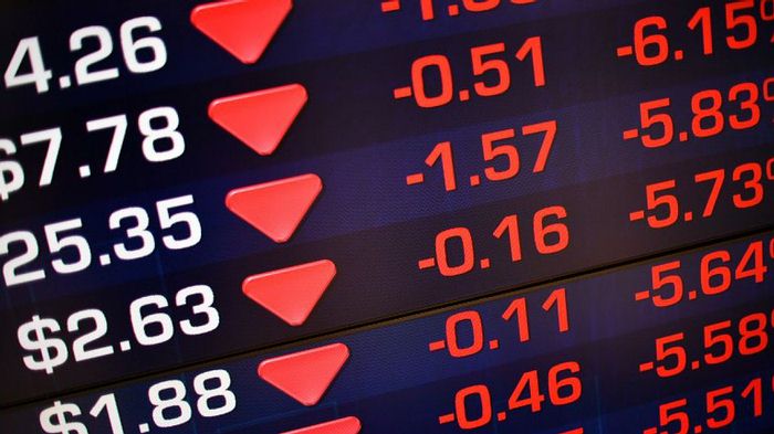 Wall Street detiene negociaciones al caer 7% en apertura; Bolsa de Colombia cae 4,4%