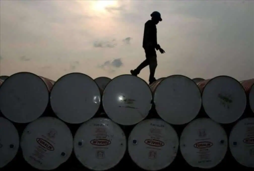 Producción de petróleo cae con fuerza ante los recortes de Arabia Saudita y apagones en Venezuela IIF prevé precios más altos de materias primas en 2021
