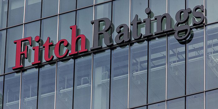 Crecimiento lento de la economía ha afectado bancos en Colombia: Fitch