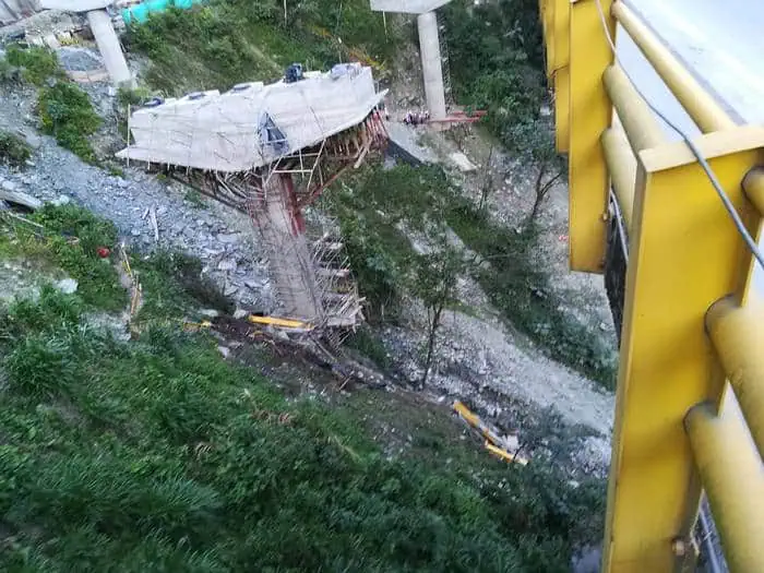 Cinco muertos por accidente de Coviandina (Corficolombiana) en vía Bogotá-Villavicencio Cinco muertos por accidente de Coviandina (Corficolombiana) en vía Bogotá-Villavicencio