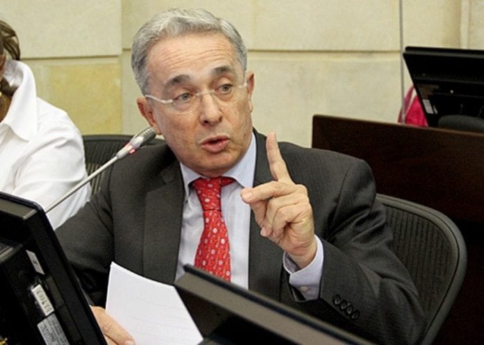 En decisión sin precedentes, ordenan medida de detención al expresidente Álvaro Uribe