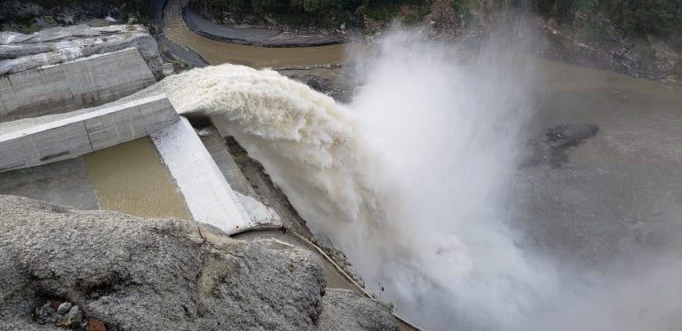 Ituango comenzó uso de vertedero para liberar desagüe por la casa de máquinas