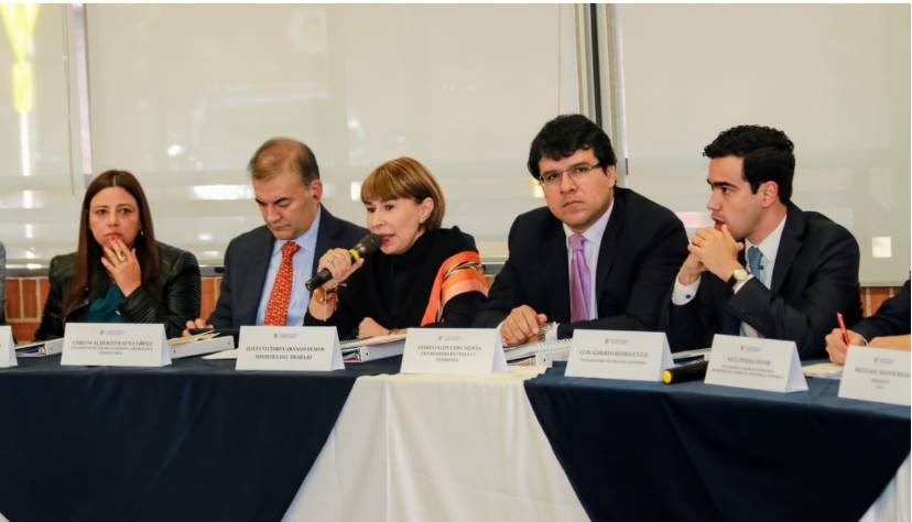 CUT propone incremento del salario mínimo del 12%; CGT, del 10%