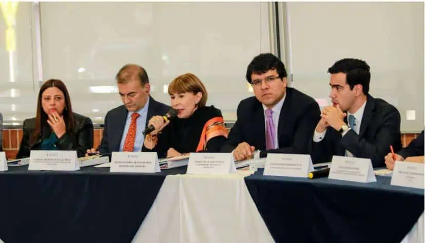 CUT propone incremento del salario mínimo del 12%; CGT, del 10% CUT propone incremento del salario mínimo del 12%; CGT, del 10%