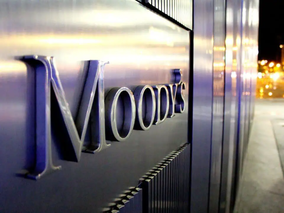 Moody's mejora calificación y perspectiva de Argentina tras ajuste fiscal de Milei Moody’s. Imagen: Valora Analitik