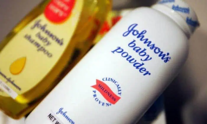 Acciones de Johnson & Johnson se desploman tras escándalo de asbesto en su talco para bebé Acciones de Johnson & Johnson se desploman tras escándalo de asbesto en su talco para bebé