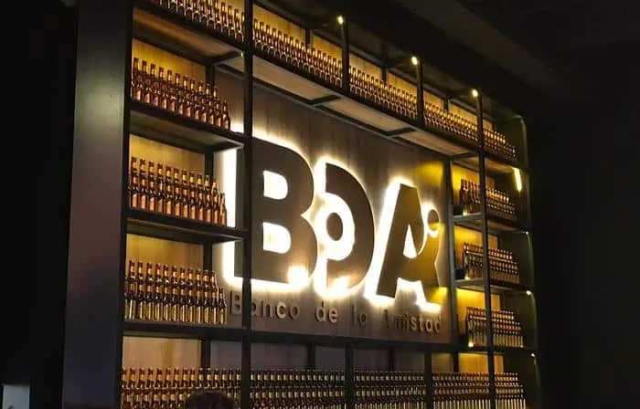Así funcionará el Banco de la Amistad de Cerveza Póker Así funcionará el Banco de la Amistad de Cerveza Póker