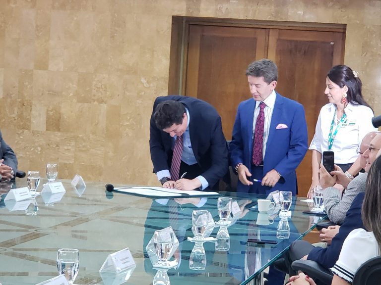 Accionistas de Puerto Antioquia firmaron entrega de recursos por US$220 millones
