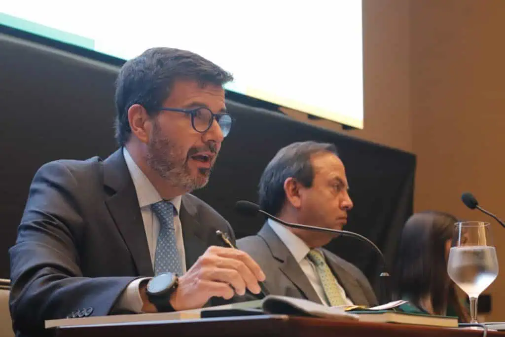Llegada de Mineros a Bolsa de Toronto permitirá explorar fusiones y adquisiciones; producirán 300.000 onzas de oro Llegada de Mineros a Bolsa de Toronto permitirá explorar fusiones y adquisiciones; producirán 300.000 onzas de oro
