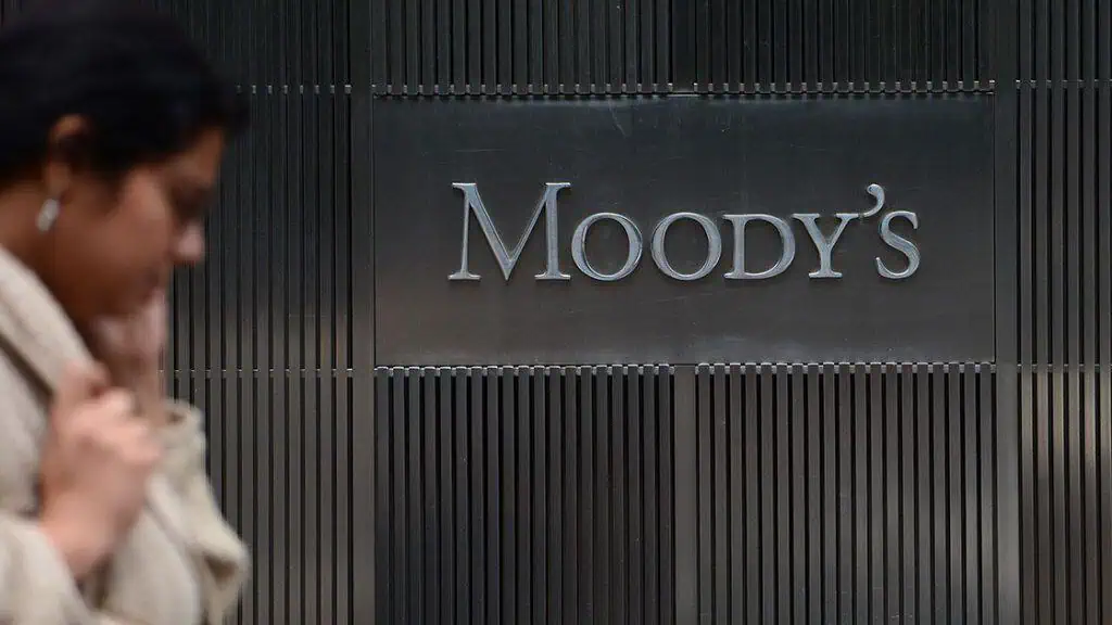 Moody´s podría recortar calificación de Colombia tras cambio de metas fiscales Moody’s: nuevos cierres por pandemia afectarían condiciones de crédito y bancos en América Latina a 2022