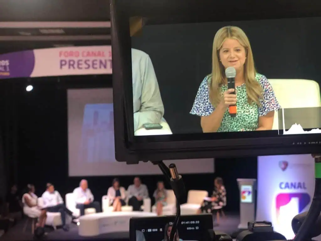 “El factor del éxito de Barranquilla es el Capital humano” Elsa Noguera en el Foro Presente y Futuro de Canal 1. “El factor del éxito de Barranquilla es el Capital humano” Elsa Noguera en el Foro Presente y Futuro de Canal 1.