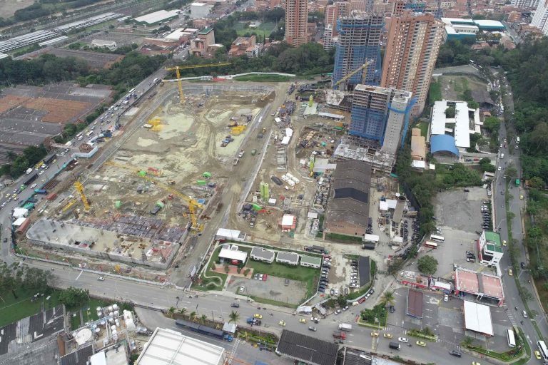 Avanzan las obras del centro comercial Plaza Fabricato en Bello (Antioquia)