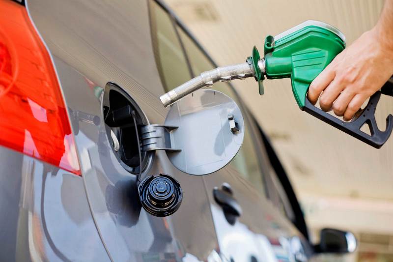 Precios de la gasolina suben en Colombia en febrero