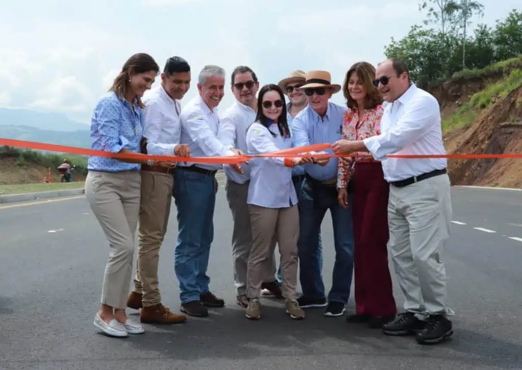 Inauguran nuevo tramo en Autopista Conexión Pacífico 2 Inauguran nuevo tramo en Autopista Conexión Pacífico 2