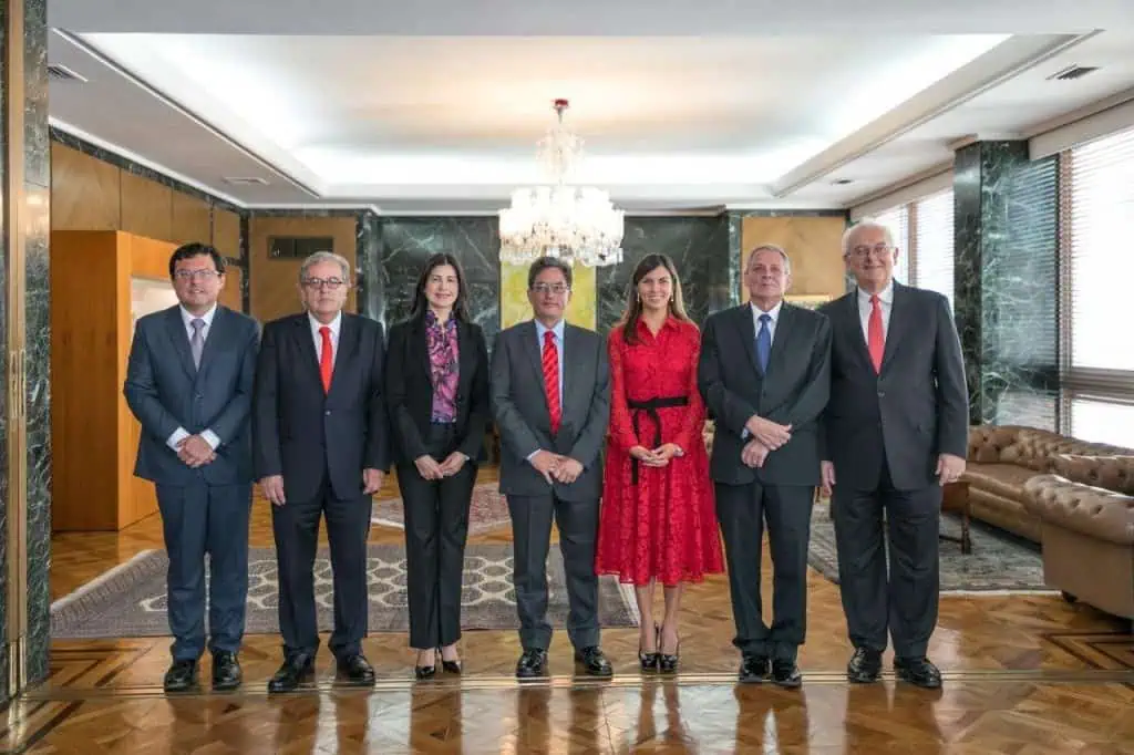 Banco de la República y Gobierno pasaron la página; dejaron tasas estables Banco de la República y Gobierno pasaron la página; dejaron tasas estables