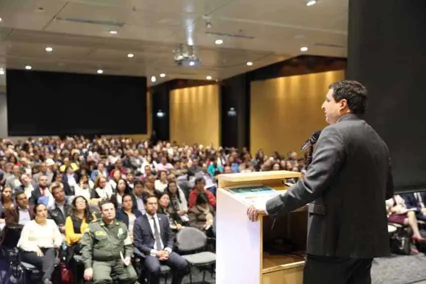 Con régimen simple de tributación, Dian quiere formalizar 500.000 empresas Con régimen simple de tributación, Dian quiere formalizar 500.000 empresas