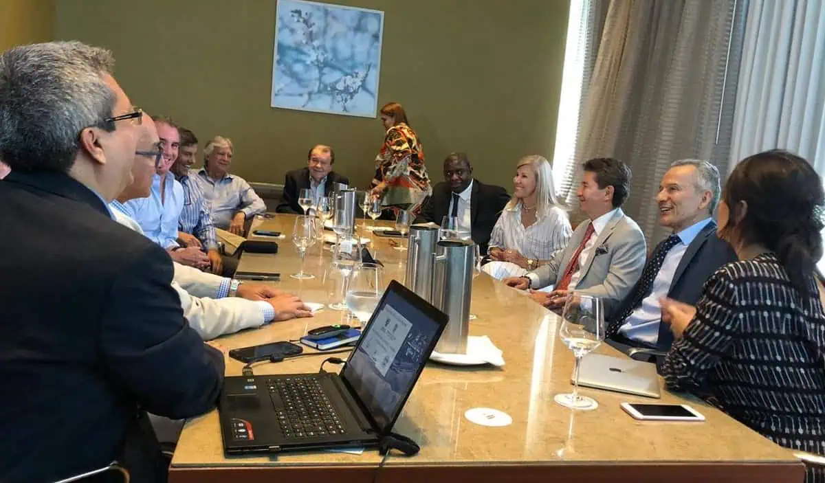 Gobernadores de Antioquia y Valle crearán productora de alcoholes para licoreras del país Gobernadores de Antioquia y Valle crearán productora de alcoholes para licoreras del país