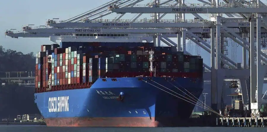 El déficit comercial de EE. UU. se reduce por caída en exportaciones e importaciones El déficit comercial de EE. UU. se reduce por caída en exportaciones e importaciones