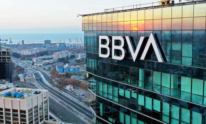 Banco BBVA reduce nómina en América Latina por coronavirus