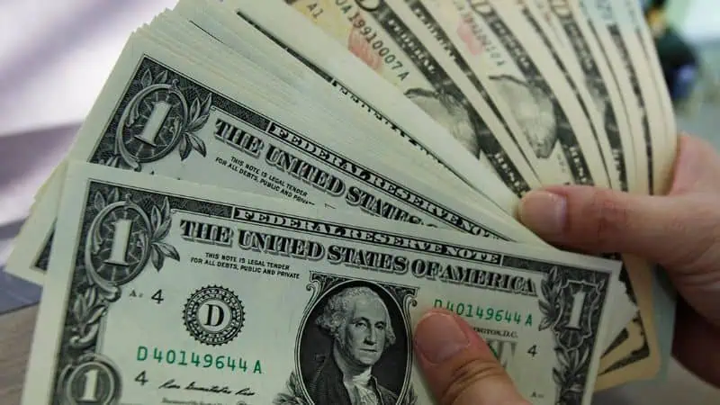 Dólar continúa a la baja y toca mínimos de $3.241 Dólar continúa a la baja y toca mínimos de $3.241