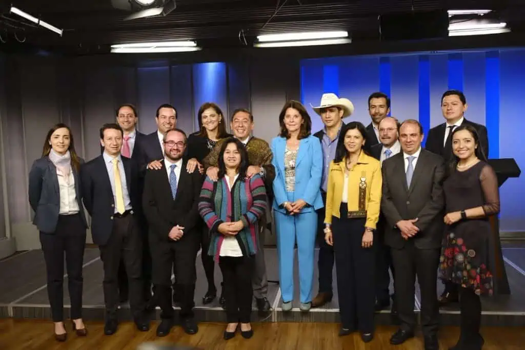 Firmado Pacto Bicentenario que plantea inversiones por $3,6 billones en infraestructura Firmado Pacto Bicentenario que plantea inversiones por $3,6 billones en infraestructura