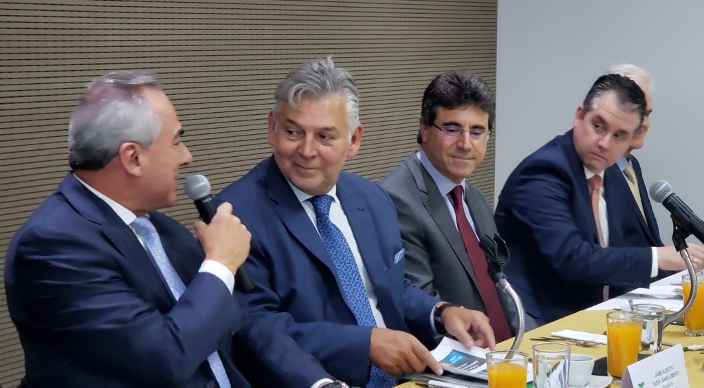 Presidente de Fenalco afirma que es necesaria nueva reforma laboral; no ve conveniente prima extra