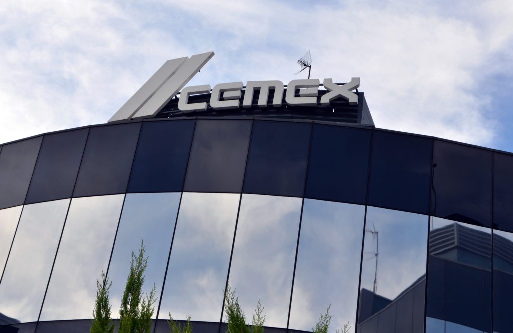 Cemex mejora estimación de venta de cemento gris en Colombia; rebaja expectativa de ventas globales y anuncia desinversiones