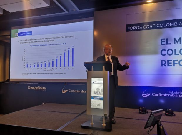 Gobierno debe revisar semanas y edades de cotización en reforma pensional: Exministro Junguito