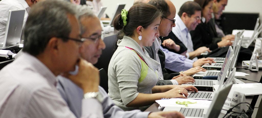 ¿Por qué es clave que las empresas contraten más doctores?