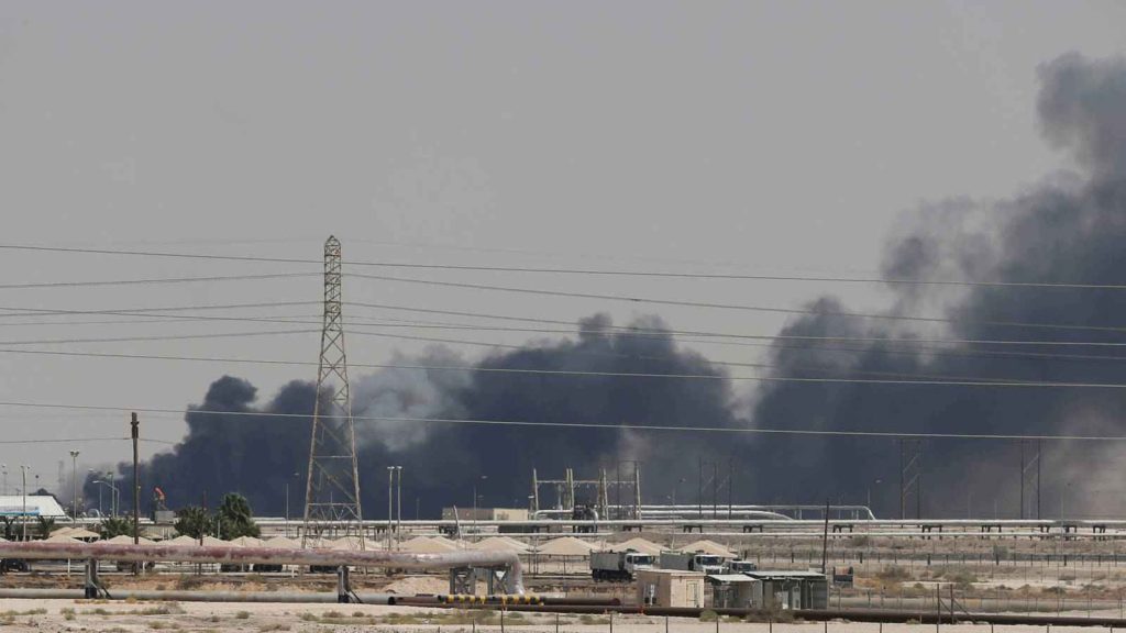 Petróleo subió cerca de 15% y tocó su alza más alta en la historia tras ataques sauditas Petróleo subió cerca de 15% y tocó su alza más alta en la historia tras ataques sauditas