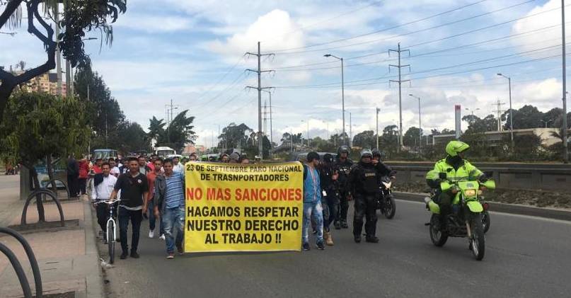 Paro de transportadores en Bogotá continúa mañana, se unirán taxistas Paro de transportadores en Bogotá continúa mañana, se unirán taxistas