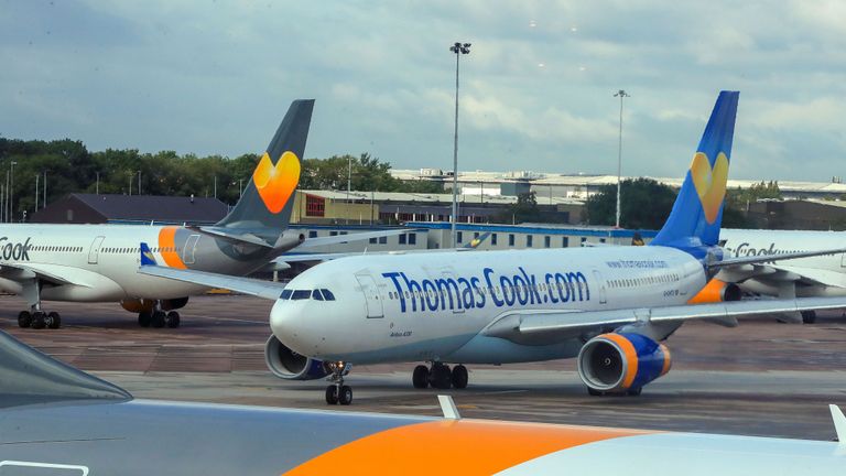 El operador británico Thomas Cook quiebra y deja a 600.000 turistas atascados en todo el mundo