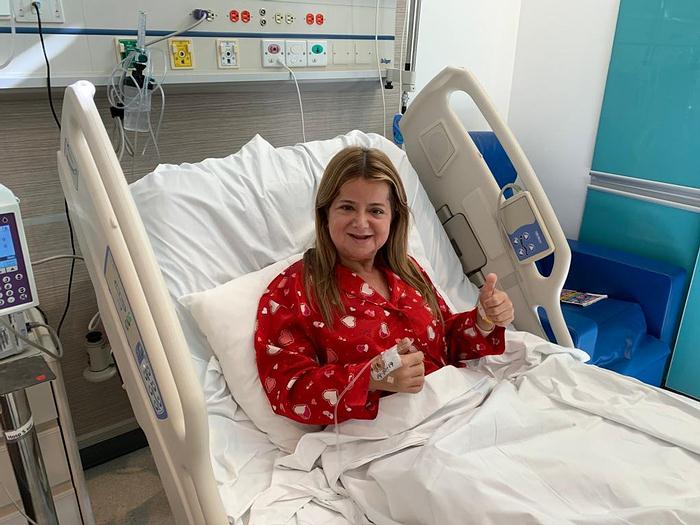 Exministra Elsa Noguera se recupera después de cirugía por fractura de fémur