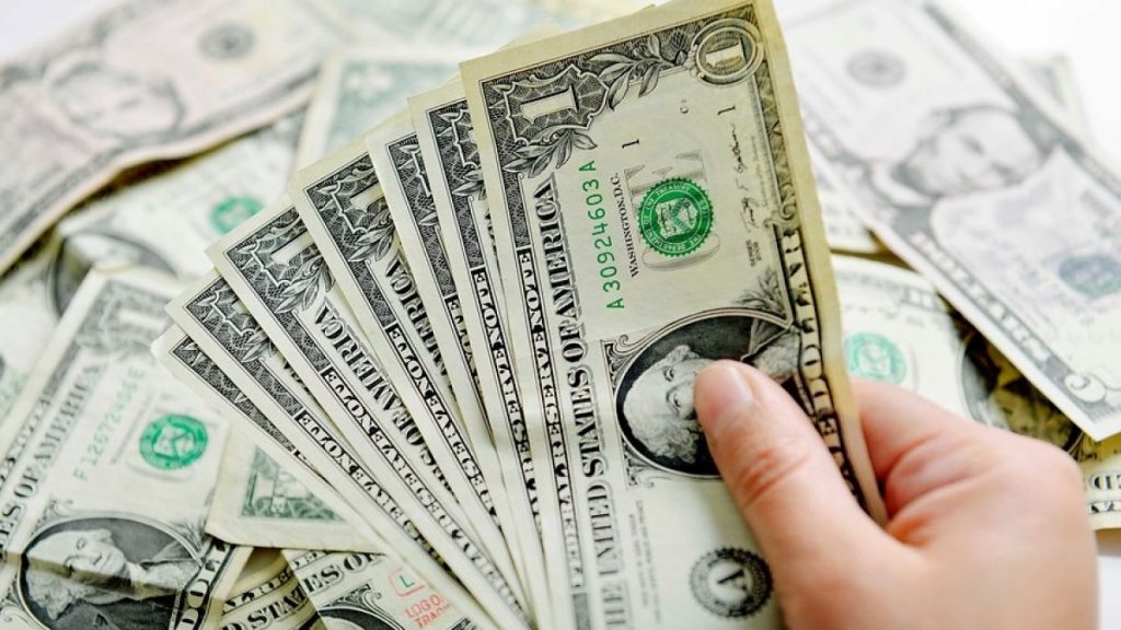 Dólar sube y vuelve a superar los $3.380