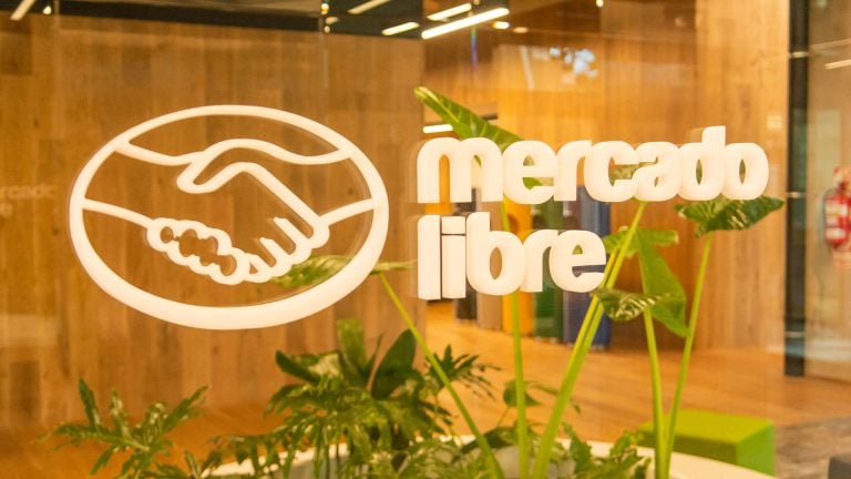Mercado Libre rompe récord de paquetes en temporada navideña