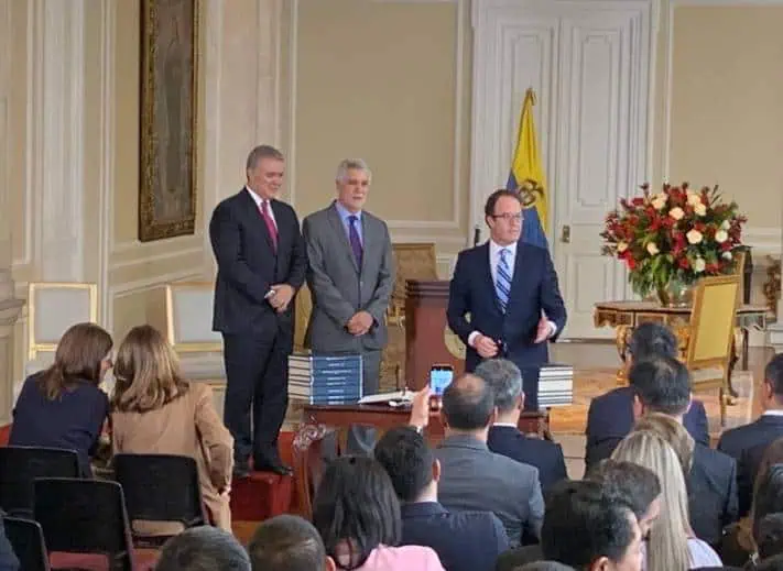 Firmado el contrato para construir la primera línea del Metro de Bogotá Firmado el contrato para construir la primera línea del Metro de Bogotá